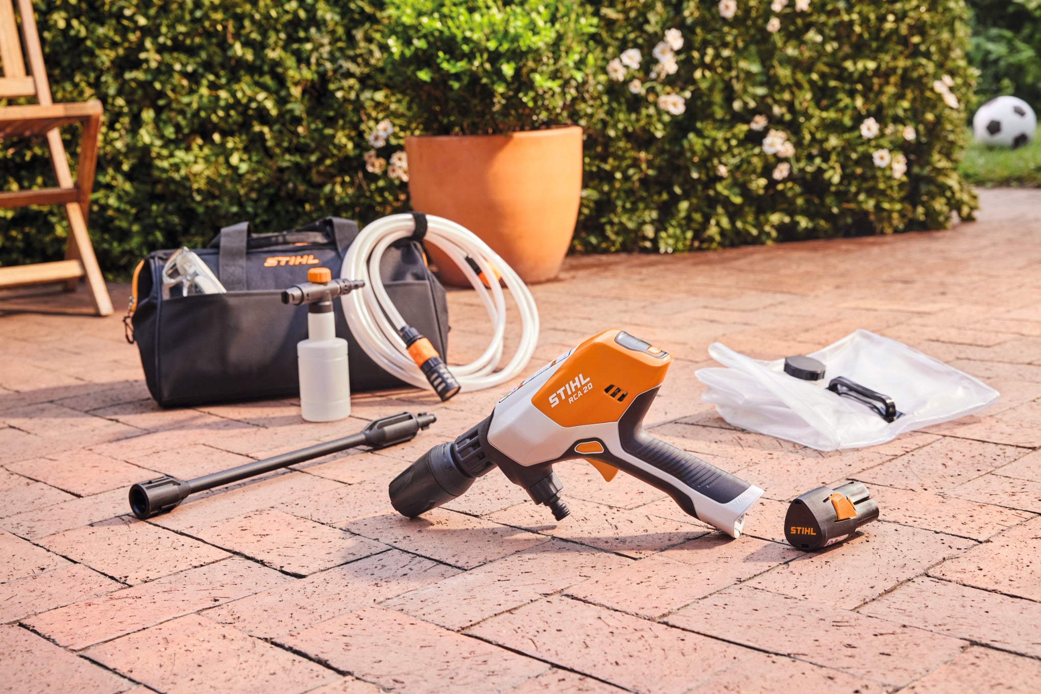 Stihl RCA 20<br>Portable, lightweight battery pressure washer<br>For all types of small-scale cleaning work around the home and garden