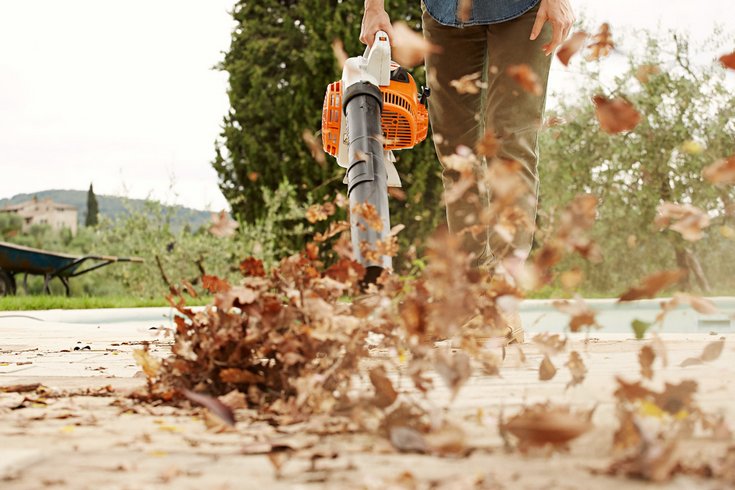 Stihl BG 56 - Powerful hand held leaf & debris blower